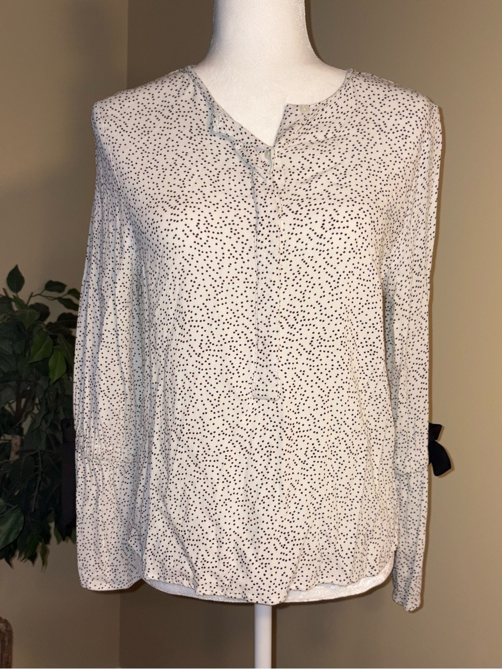 EUC Zara Lightweight White High/Lo Blouse w Black Polka Dots & Ribbons at Wrists